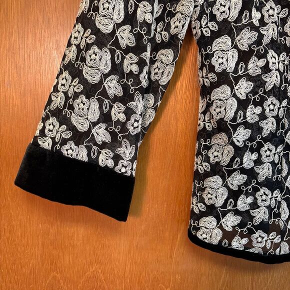 VTG Black + Ivory Floral Embroidered Sheer Mesh Cardigan w/ Velvet Trim sz 8 - Picture 5 of 8